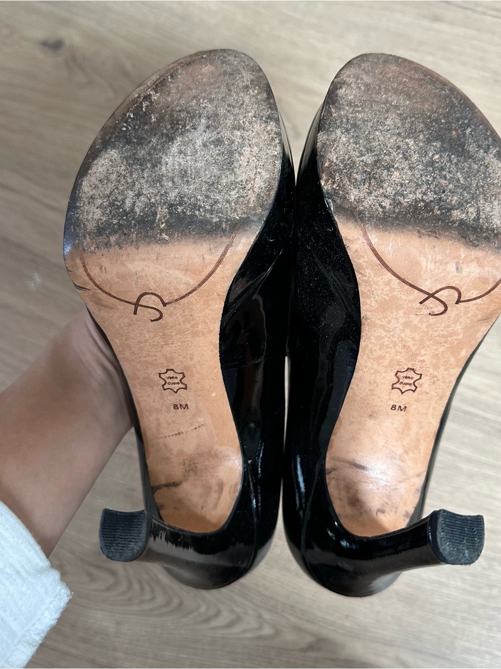 JOAN & DAVID - BLACK PATENT HEELS - SIZE 8 - Picture 2 of 6